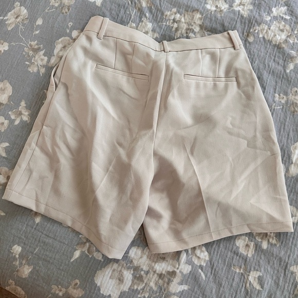 Babaton shorts - Picture 2 of 2